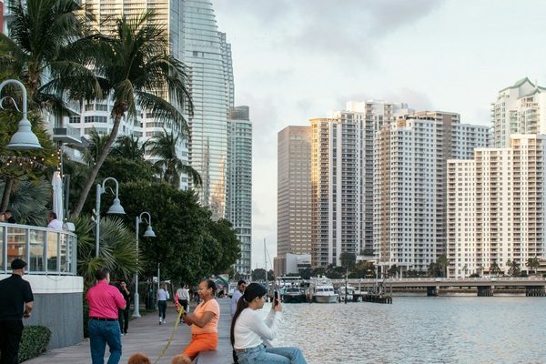 Comprar departamento en Miami desde Chile: guía 2026