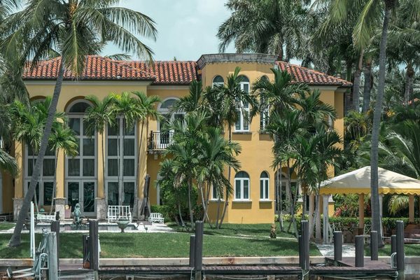 Pasos para comprar una casa de lujo en Miami siendo extranjero