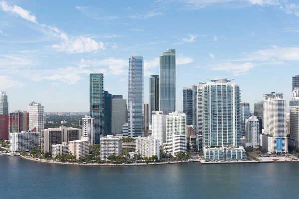 Cómo obtener renta en dólares comprando una casa en Miami